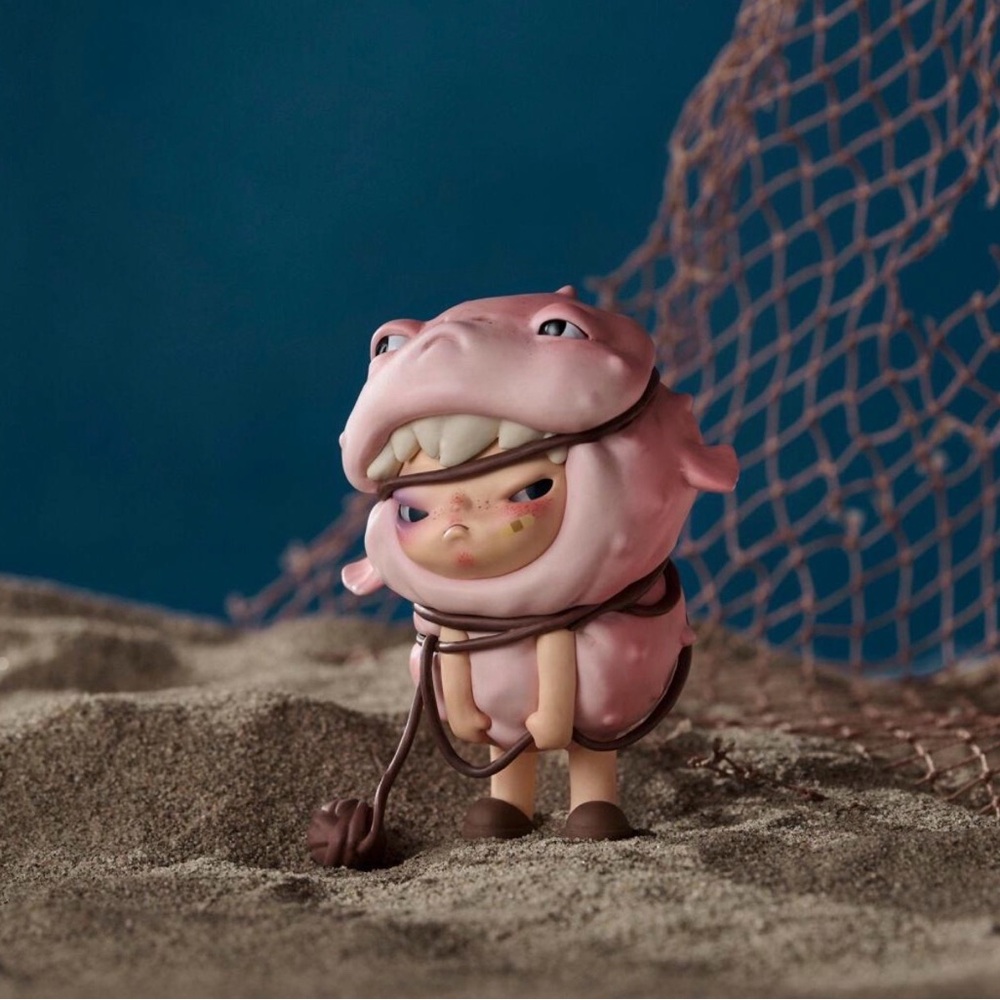 Hirono From “Echo” Series Figures - “Back Off”